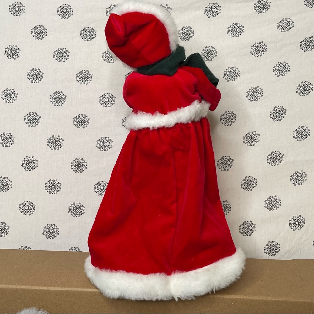 2001 Byers Choice Caroler – Mrs. Claus – Signed – Collectible Christmas Figurine - Picture 5 of 13